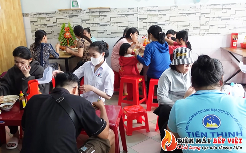 Quá trình nấu phở chay 2k của vợ chồng trẻ tại Tân Phú