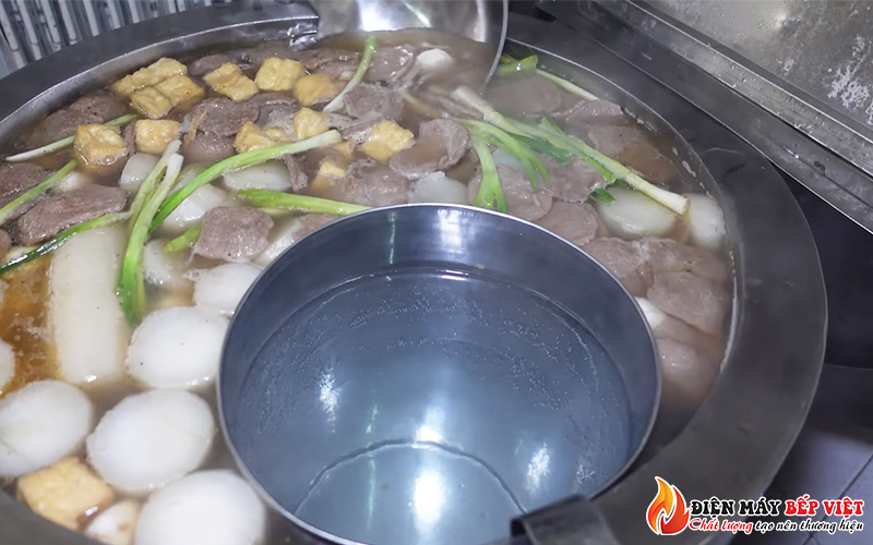 Quá trình nấu phở chay 2k của vợ chồng trẻ tại Tân Phú