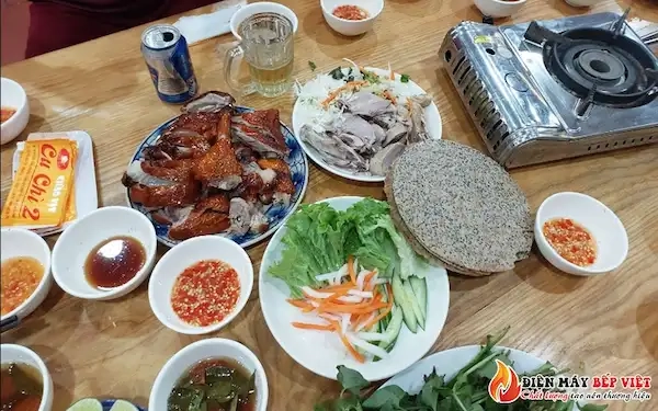 Buổi ăn tại quán Cu Chì