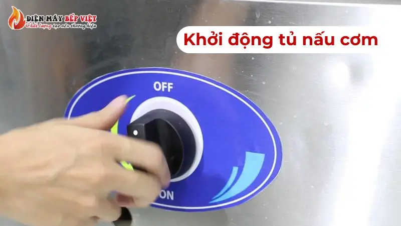 Khởi động tủ nấu cơm và bắt đầu quy trình nấu