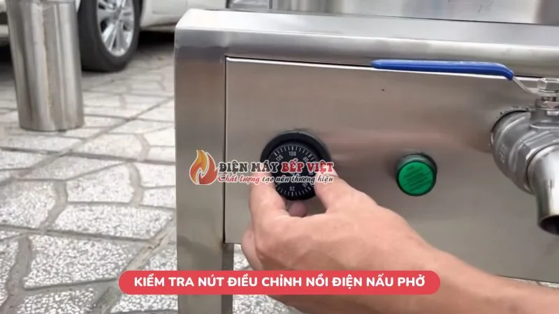 Kiểm tra nút điều chỉnh nồi điện nấu phở