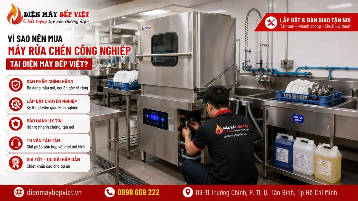Nhân viên Điện Máy Bếp Việt lắp đặt máy rửa chén công nghiệp tại khu bếp nhà hàng