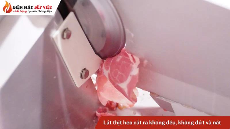 Lát thịt heo cắt ra không đều, không đứt và nát