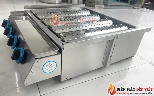 Mặt bên của lò nướng gas 4 họng dài