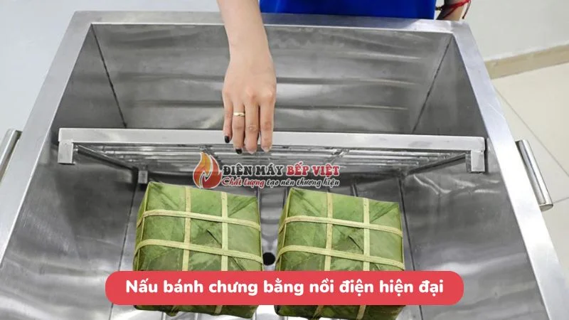 Nấu bánh chưng bằng nồi điện hiện đại