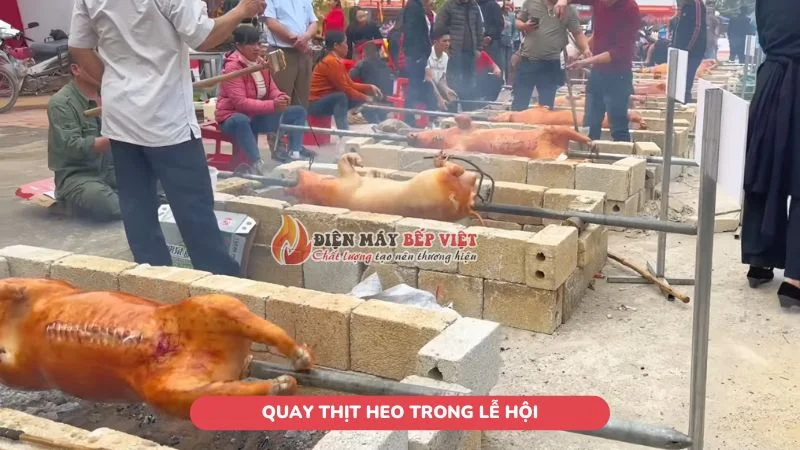 quay thịt heo trong lễ hội