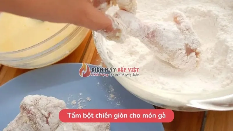 Tẩm bột chiên giòn cho món gà rán KFC